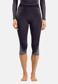 Schwarze Capri-Leggings mit einem strukturierten Muster, mittelhoher Taille und einem Farbverlauf, der am Saum zu helleren Tönen übergeht.