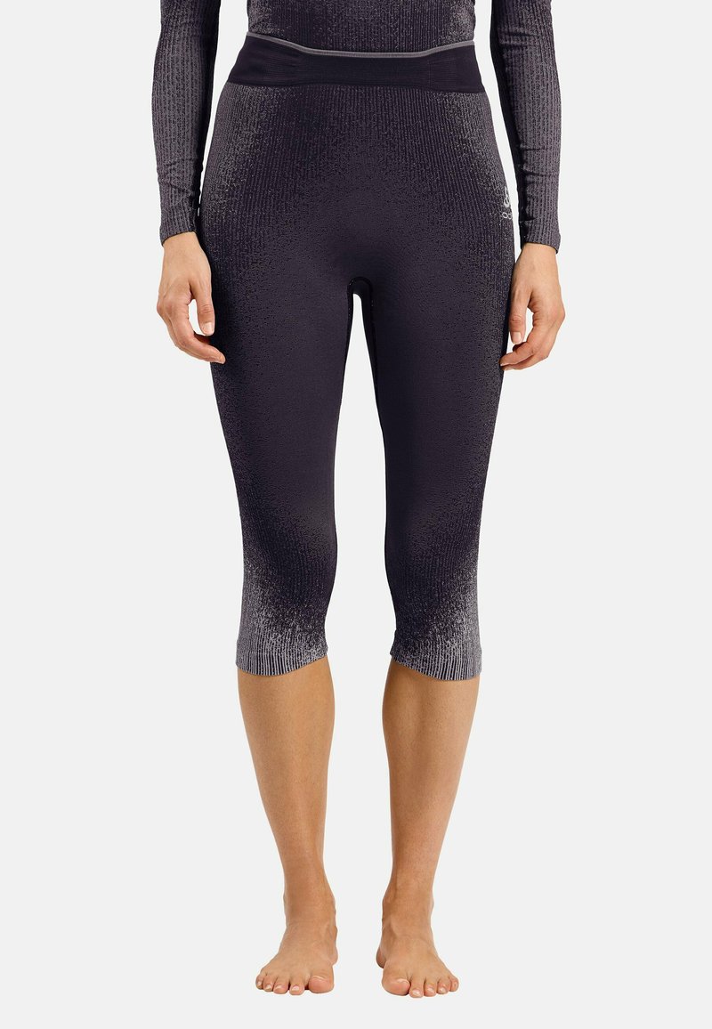 Schwarze Capri-Leggings mit einem strukturierten Muster, mittelhoher Taille und einem Farbverlauf, der am Saum zu helleren Tönen übergeht.