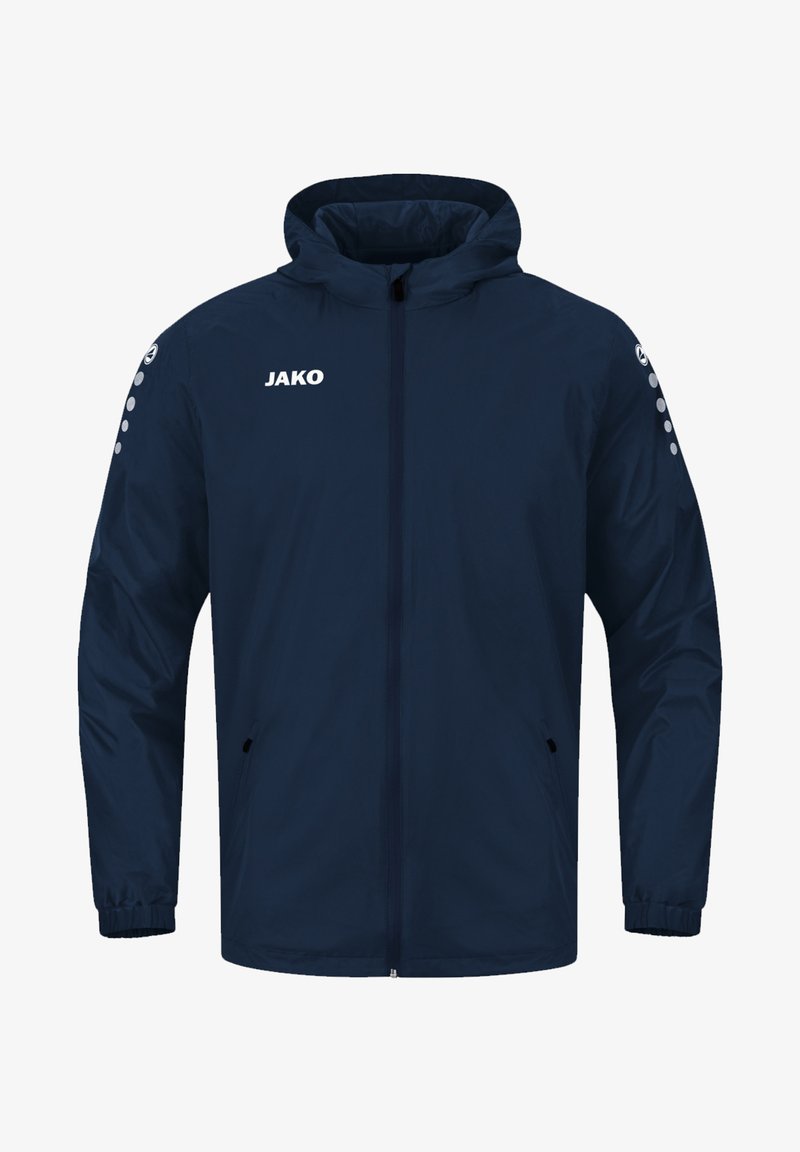 Casaco tipo corta-vento azul-marinho com fecho éclair à frente, punhos elásticos, dois bolsos laterais e capuz. Apresenta um logótipo branco e detalhes de pontos nas mangas.