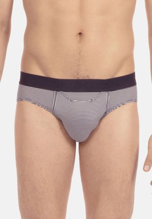 Gestreifte Herren-Slips in Marineblau und Weiß, ausgestattet mit einem weichen, elastischen Bund und einer glatten Stoffstruktur, die einen enganliegenden Sitz und ein unterstützendes Design bieten.