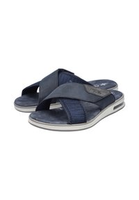 Sandales à glissement bleu marine avec des brides croisées en tissu texturé et en matériau lisse. Équipées d'une semelle blanche et d'un rembourrage confortable.