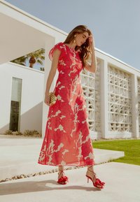 Friends Like These PETITE FIT - FLUTTER SLEEVE EMPIRE  - Maxi šaty - red floral