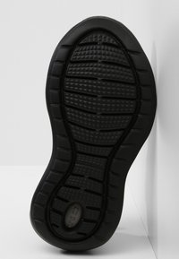 Crocs LITERIDE PACER - Tenisky - black / black