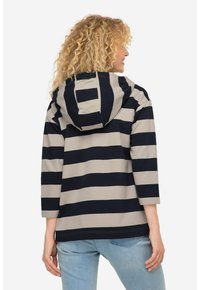 Felpa a righe con tessuto blu navy e beige, vestibilità ampia e cappuccio con motivo a righe a contrasto. Maniche a tre quarti.