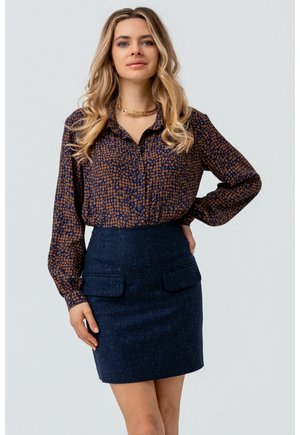 - Spódnica ołówkowa