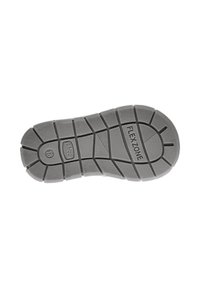Suola di scarpa in gomma grigia con motivo di battistrada testurizzato e scanalature pronunciate. Presenta il testo "FLEXZONE" e un indicatore di taglia "18."