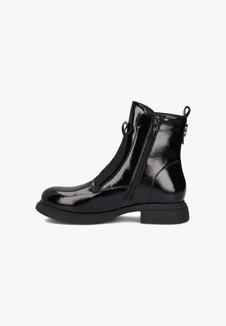 Czarne lakierowane botki za kostkę z bocznym zamkiem i uchwytem, z zaokrąglonym noskiem i niskim, teksturowanym gumowym obcasem.