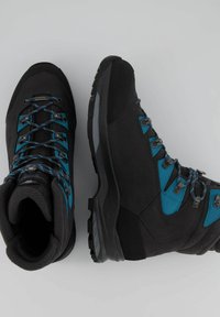 Zwarte bergwandelschoenen met blauwe accenten, robuust ontwerp, gestructureerde bovenzijde en duurzame rubberen zolen. Voorzien van metalen veterogen en versterkte neuskap.