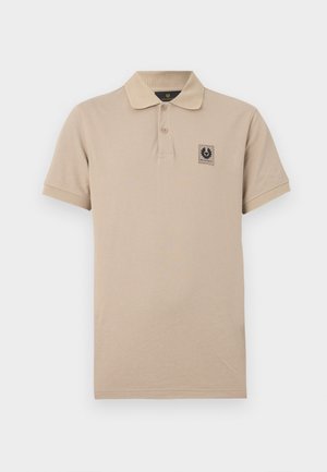 Beige polo van katoenmix met korte mouwen, een geribde kraag, een knoopsluiting met twee knopen en een klein logoplaatje op de linkerborst.