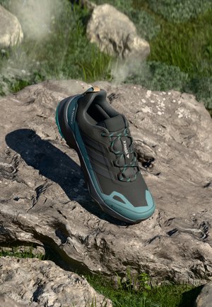 SKYCHASER AX5 GTX - Matkajalatsid - core black/carbon/pure teal