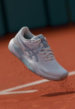 GEL CHALLENGER 15 CLAY - Savikattega väljaku tennisejalatsid - white/sky