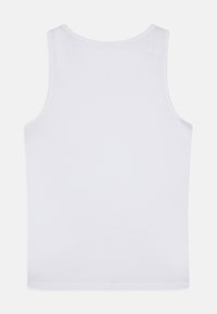Débardeur blanc sans manches en coton. Il présente un col rond et une texture lisse. Pas de motifs ni d'ornements visibles.