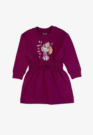 Robe pour enfants à manches longues de couleur violette avec une taille élastique, ornée d'un chien de dessin animé et du texte "Aussi doux que possible !" avec des accents de papillons colorés.
