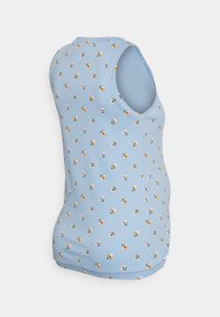 Top sem mangas azul claro com textura canelada, apresentando um padrão floral em laranja, rosa e verde. Decote arredondado e forma ajustada.