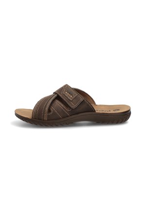 Sandalia marrón de cuero tipo slip-on con correa ajustable de velcro y suela acolchada, vista lateral sobre fondo blanco.