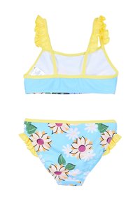 Conjunto de bikini infantil que presenta una combinación de colores en azul claro y blanco con acentos de volantes amarillos. El estampado floral incluye girasoles y margaritas.