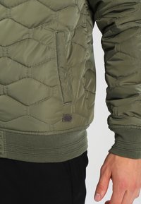Petrol Industries Bomberjakke - olive