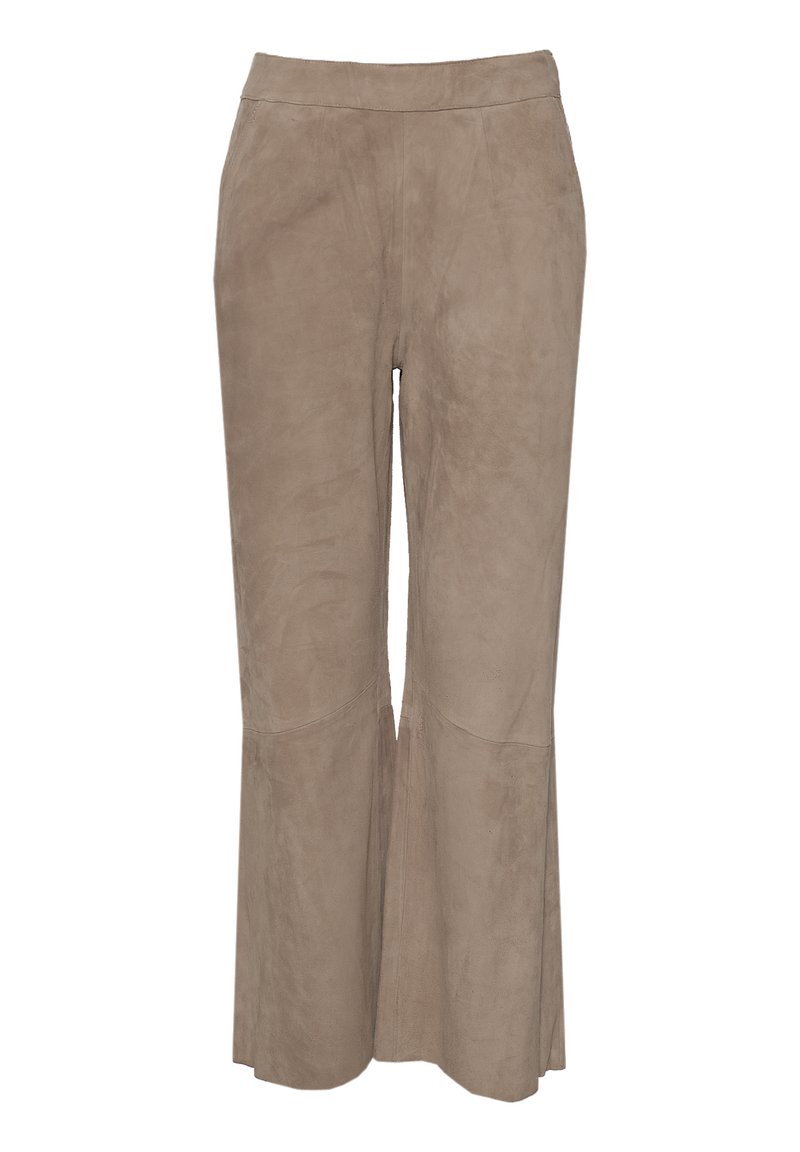 Beige Wildleder-Hose mit weitem Bein und glatter Textur, featuring eine taillierte Taille und einen leichten Schlag am unteren Ende. Keine sichtbaren Beschläge oder Muster.