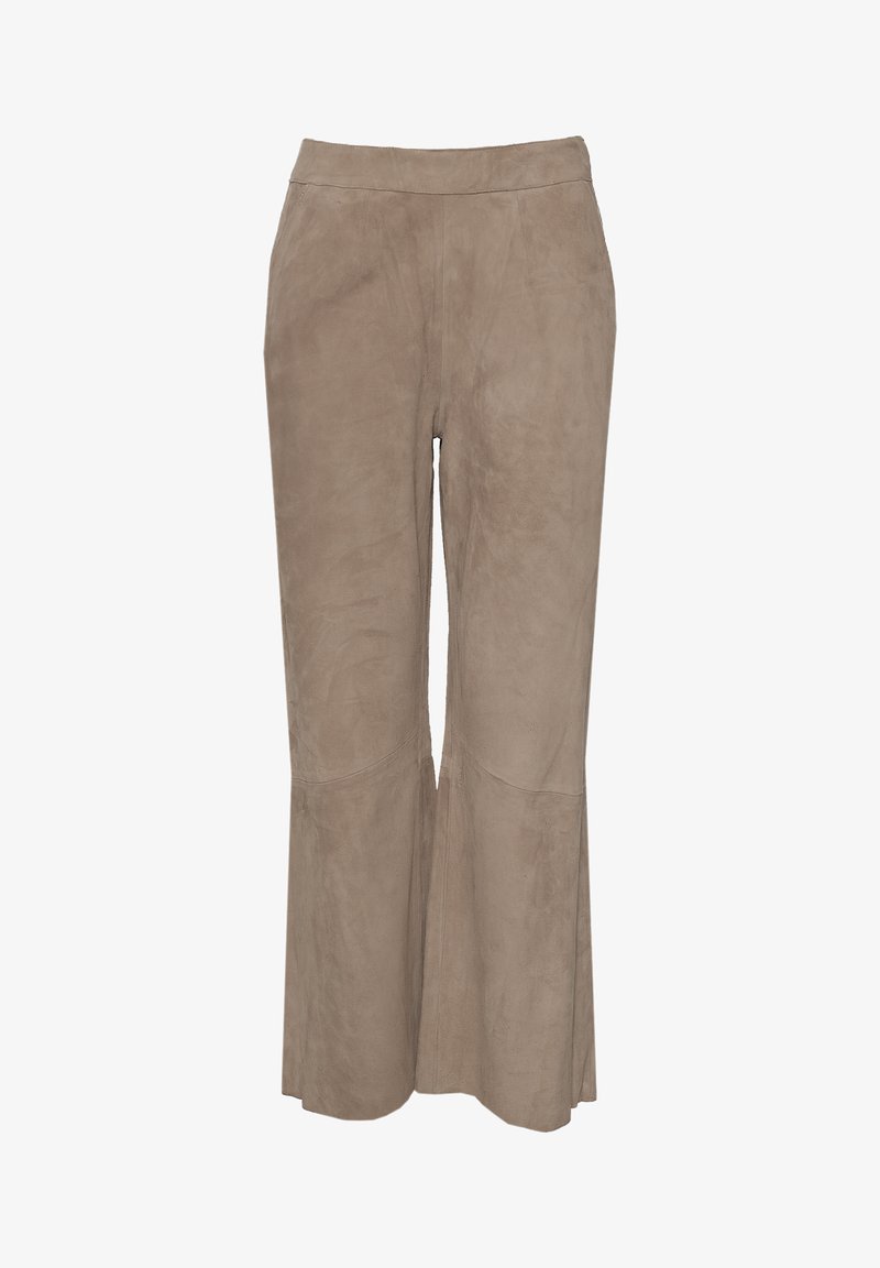 Beige Wildleder-Hose mit weitem Bein und glatter Textur, featuring eine taillierte Taille und einen leichten Schlag am unteren Ende. Keine sichtbaren Beschläge oder Muster.