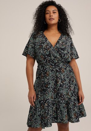 WE Fashion CURVE - Päevakleit - black