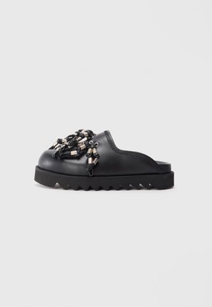 Slip-ons - black