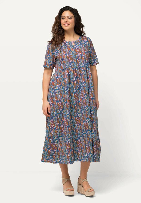 GEOMETRIC SHORT SLEEVE  - Jerseykleid - crimson