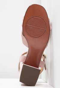 Chie Mihara Sandalias - light pink