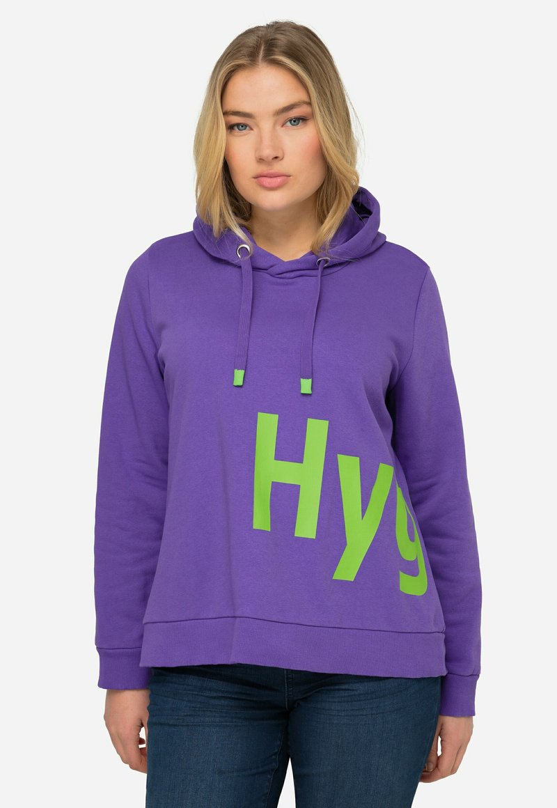 Paarse hoodie met een groene "Hy" grafiek. Heeft een capuchon met trekkoord en ribgebreide manchetten. De stof is zacht en licht gestructureerd.