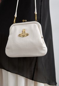 VIVIENNE  - Clutch - cream