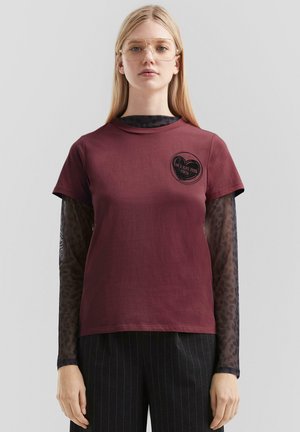 MIT KLEINEM FRONTPRINT - T-Shirt print - bordeaux