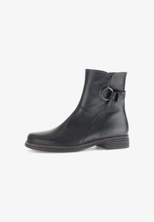 Schwarzlederne Knöchelbooties mit runder Zehenpartie, glatter Textur, seitlichem Schlaufen-Detail und niedrigem Blockabsatz. Solides Design mit dezenten Nähten.