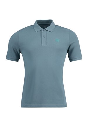 Hellblaues Poloshirt aus strukturiertem Stoff, mit einem gerippten Kragen, zwei Knöpfen und einem kleinen Logo auf der linken Brust.