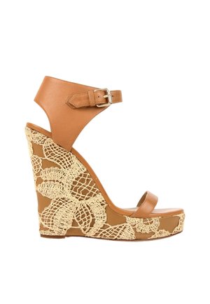 Valentino Garavani, Sandales à plateforme - camel