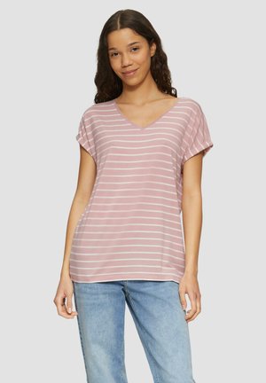 Roze gestreepte korte mouwen V-hals t-shirt gemaakt van zachte stof, met lichtroze en witte horizontale strepen, in een ontspannen pasvorm.
