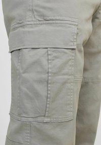 Jack & Jones JPSTKARL JJHARLOW NOOS - Kargopüksid - ultimate grey