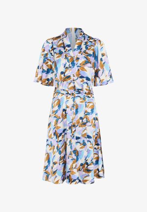 Zavinovacia šaty z ľahkej tkaniny s abstraktným kvetinovým vzorom v modrej, purpurovej a hnedej farbe. Krátke rukávy a opasok v páse.