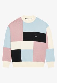 Maglione lavorato a maglia in colori pastello: rosa, azzurro chiaro, nero e crema. Presenta grandi blocchi di colore geometrici e un collo a girocollo a coste.