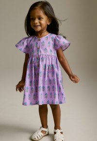 Next REGULAR FIT - Hverdagskjole - purple flower print