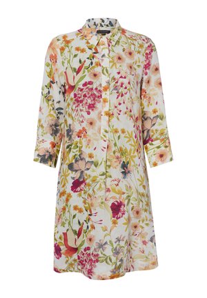 Weißes knielanges Kleid mit pinkem, rotem, gelbem und grünem Blumenmuster, dreiviertel Ärmeln und einem geknöpften Kragen.