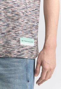 TOM TAILOR IN MELANGE-OPTIK - T-shirt basic - white multicolor spacedye