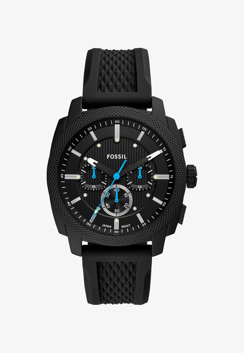 Montre à bracelet en caoutchouc noir avec un boîtier texturé, un cadran noir audacieux, trois sous-cadrans, des accents bleus sur les aiguilles et des index lumineux.