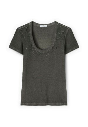 Kortærmet, mørkegrå ribstrikket top med rund halsudskæring og små dekorative sorte og sølvfarvede perler langs øverste del af brystet.