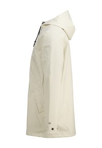 Chaqueta impermeable de color beige claro con capucha, que cuenta con un bolsillo frontal, cordones negros y botones en las mangas. Textura suave.
