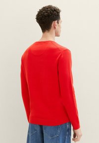 TOM TAILOR MIT V-AUSSCHNITT - Pullover - basic red