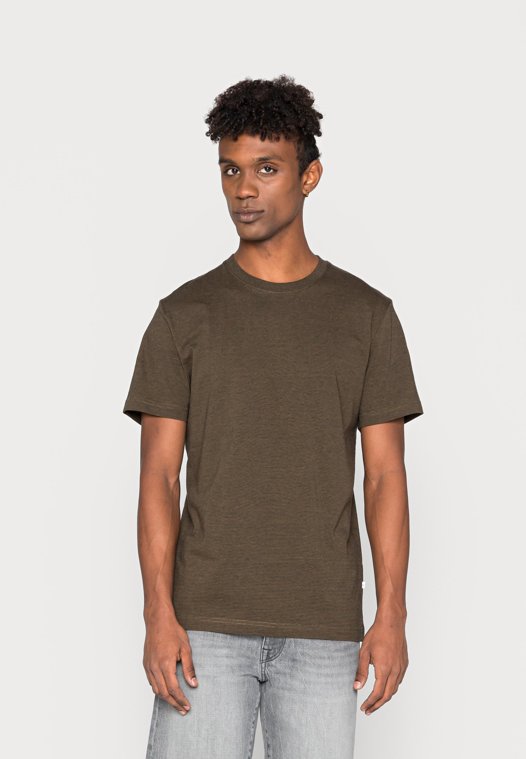 SELECTED HOMME WHITE Maglietta da Uomo SLHMORGAN Stripe SS O-Neck Tee W Noos con Scollo Rotondo, Taglia S, Colore: Verde Oliva Scuro