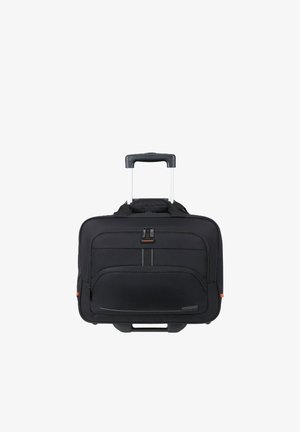 Valigia da viaggio nera con ruote, manico telescopico, scomparti frontali con cerniera e logo American Tourister nell'angolo in basso a destra.