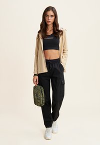 Freddy CON CAPPUCCIO ANIMALIER E ZIP FRONTALE - Sudadera con cremallera - irish cream zebra animalier