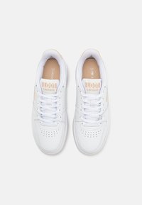 Lacoste Sneakers - off-white