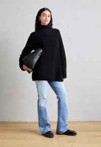 Marc O'Polo LONGSLEEVE STAND UP COLLAR - Strikkegenser - black