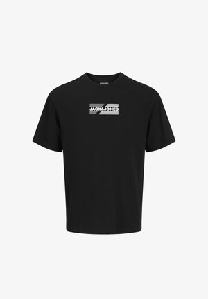 Czarny t-shirt z krótkim rękawem wykonany z bawełny, z białym i szarym prostokątnym logo oraz tekstem na środku. Prosty okrągły dekolt.